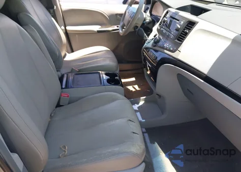 2013 Toyota Sienna Le V6 8 Passenger from USA, damaged, VIN 5TDKK3DC5DS329370